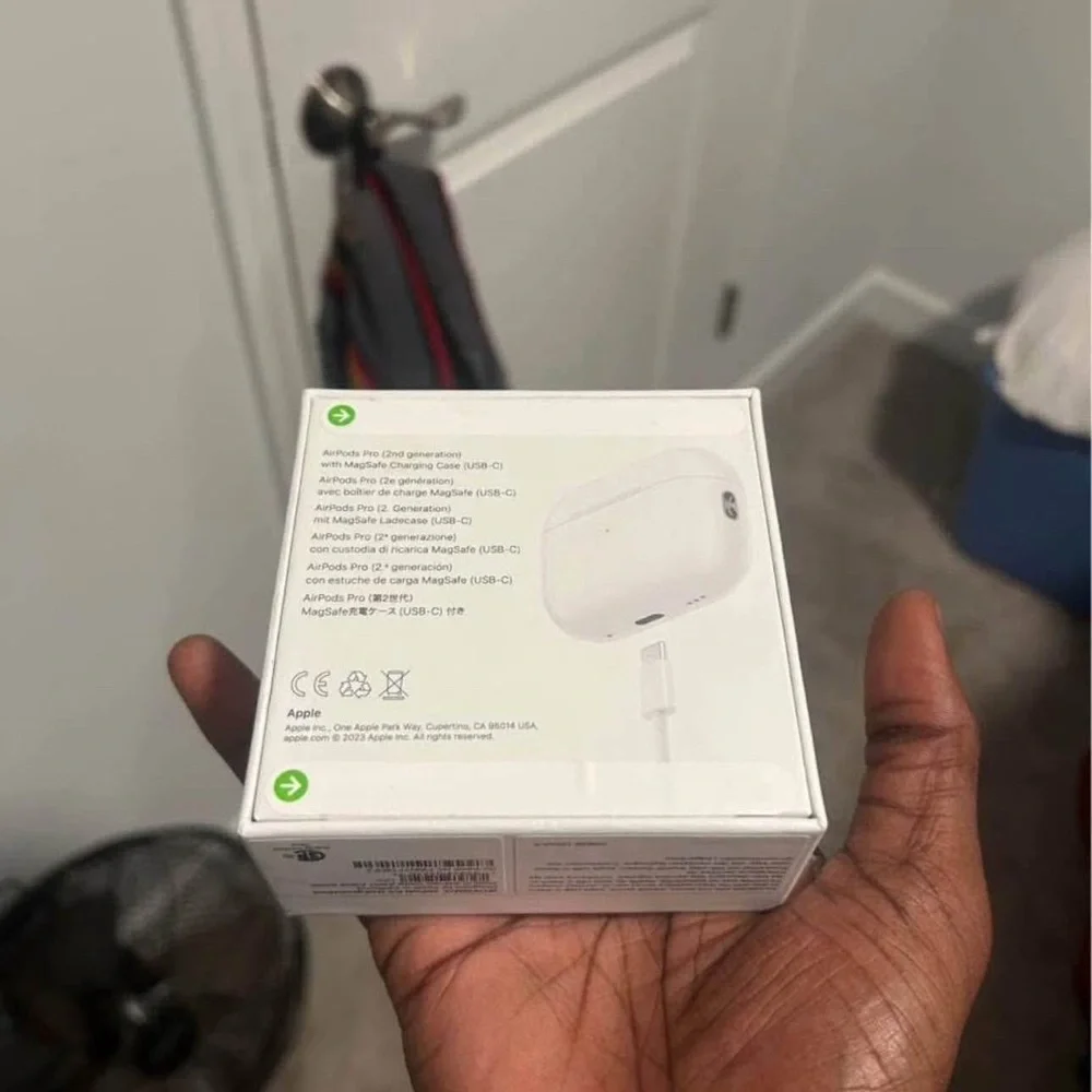 Apple White Wireless Earbuds with Charging Case